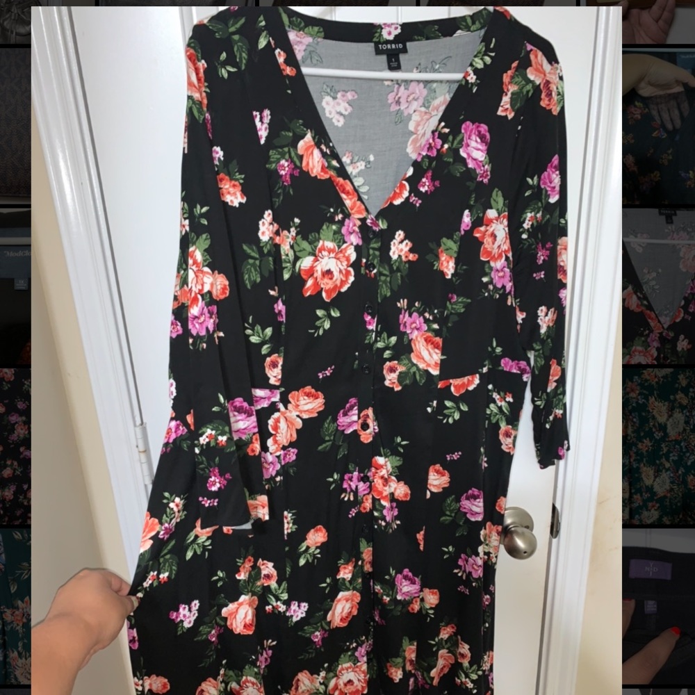TORRID BLACK FLORAL BUTTON FRONT TRAPEZE DRESS